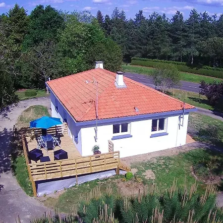 Maison Contemporaine Rénovée Avec étang Privé Et Terrasse, Proche - 3 Chambres, Wifi Inclus - Fr-1-426-517 *