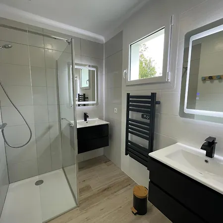 Maison Contemporaine Rénovée Avec étang Privé Et Terrasse, Proche - 3 Chambres, Wifi Inclus - Fr-1-426-517 * Nieul-le-Dolent