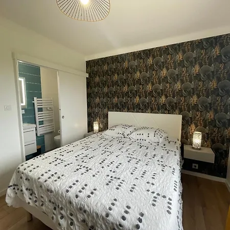 Maison Contemporaine Rénovée Avec étang Privé Et Terrasse, Proche - 3 Chambres, Wifi Inclus - Fr-1-426-517 *