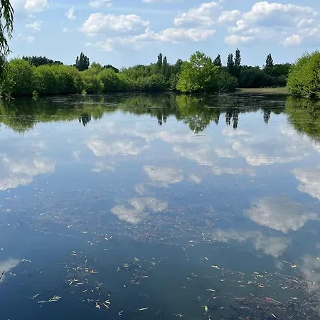 Maison Contemporaine Rénovée Avec étang Privé Et Terrasse, Proche - 3 Chambres, Wifi Inclus - Fr-1-426-517 *