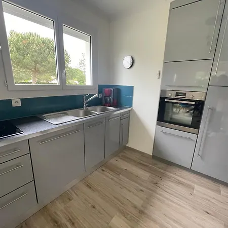 Hébergement de vacances Maison Contemporaine Rénovée Avec étang Privé Et Terrasse, Proche - 3 Chambres, Wifi Inclus - Fr-1-426-517 *