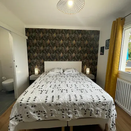 Hébergement de vacances Maison Contemporaine Rénovée Avec étang Privé Et Terrasse, Proche - 3 Chambres, Wifi Inclus - Fr-1-426-517 *