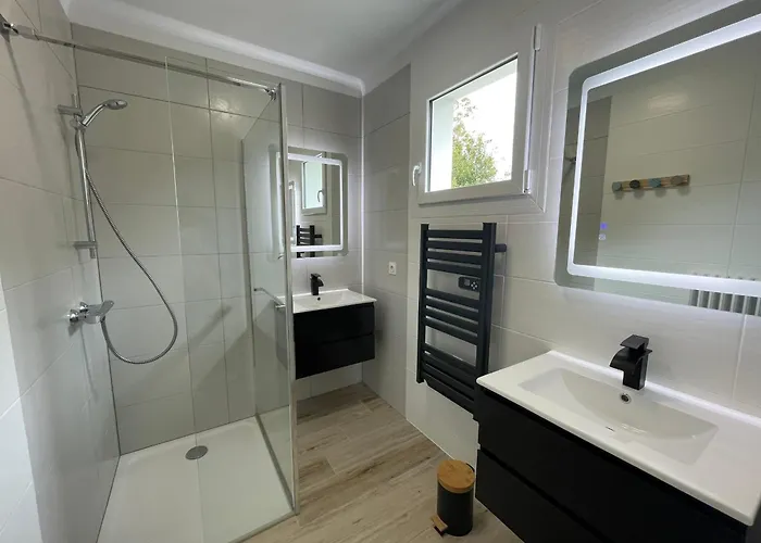 Maison Contemporaine Renovee Avec Etang Prive Et Terrasse, Proche - 3 Chambres, Wifi Inclus - Fr-1-426-517 * Nieul-le-Dolent