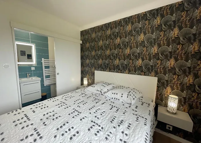 Holiday home Maison Contemporaine Renovee Avec Etang Prive Et Terrasse, Proche - 3 Chambres, Wifi Inclus - Fr-1-426-517 *