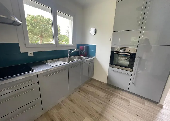 Holiday home Maison Contemporaine Renovee Avec Etang Prive Et Terrasse, Proche - 3 Chambres, Wifi Inclus - Fr-1-426-517 *