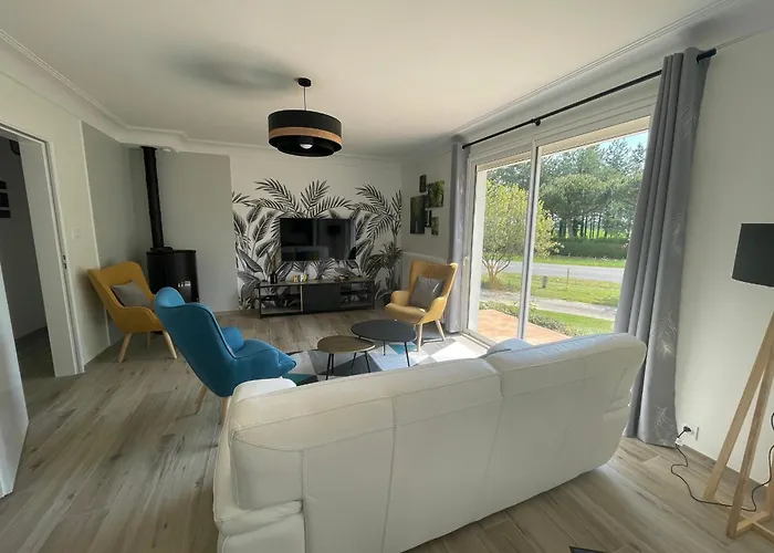 Holiday home Maison Contemporaine Renovee Avec Etang Prive Et Terrasse, Proche - 3 Chambres, Wifi Inclus - Fr-1-426-517